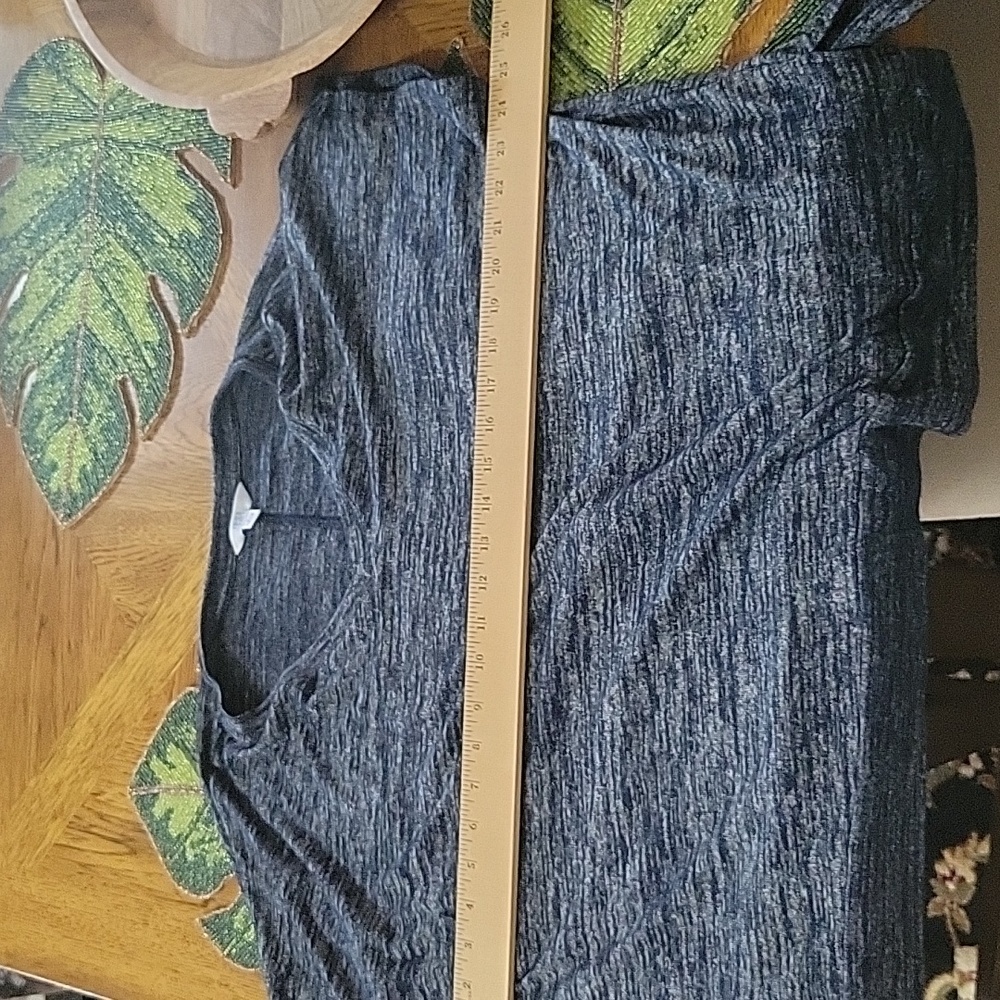 3/$12 V Neck space dyed dolman Sleeve top navy time & Tru